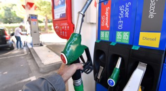 Face à la grogne, Leclerc et Carrefour vendent les carburants à prix coûtant