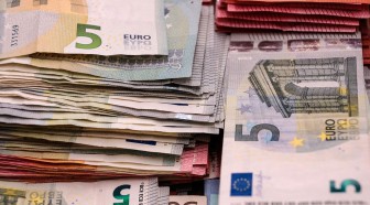 APL : Une association propose d'envoyer des faux billets de 5 euros à l'Elysée
