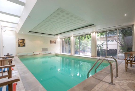 EN IMAGES. A vendre : maison avec piscine intérieure dans Paris